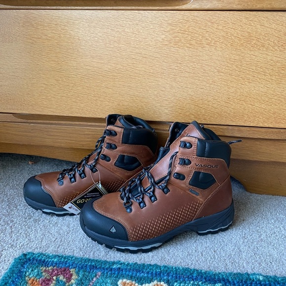 Vasque Other - NWT Vasque Brown and Black Hiking Boots with Rugged Design